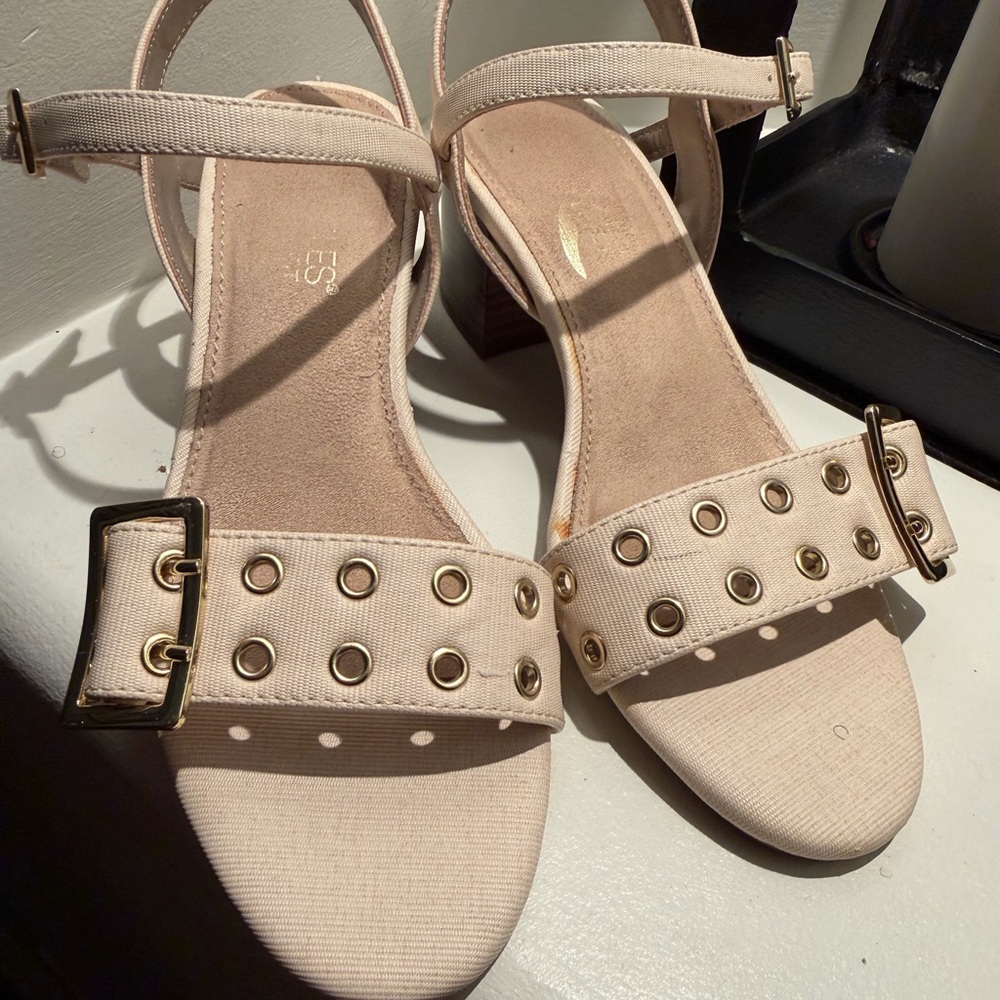 AEROSOLES Beige Sandals with Gold Buckle